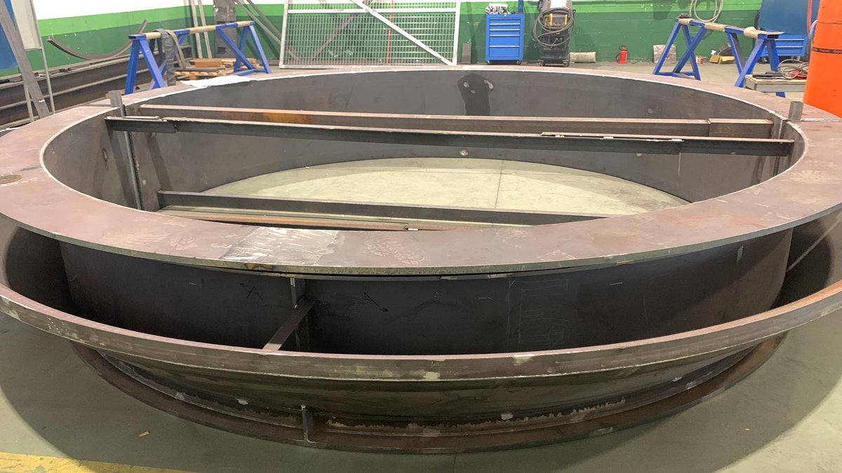 Fabricación de estructura metálica para cubierta en el taller de Ingescam