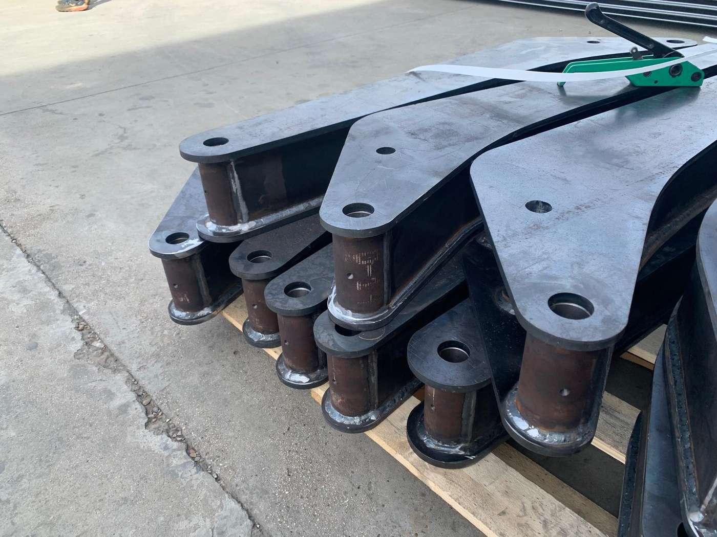 Componentes metálicos soldados para bastidor industrial fabricados por Ingescam